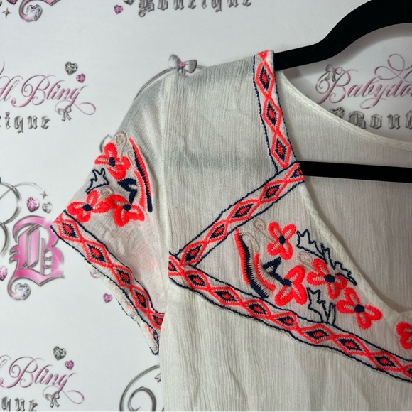 O’neill tshirt Embroidered White and Pink neon embroidered Aztec tribal Top - Picture 3 of 8